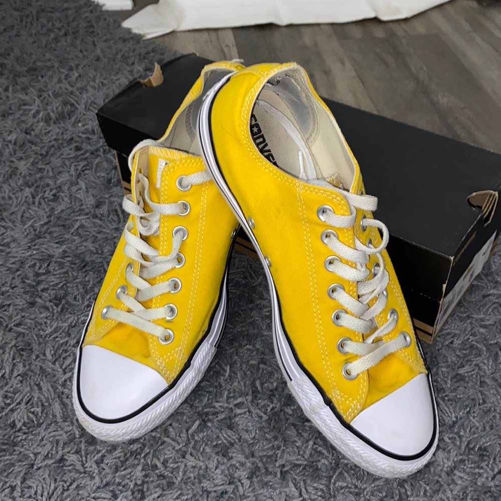 Lemon Chrome Low Converse